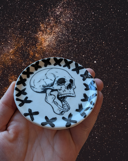 Jaw drop skull magnetic pin dish